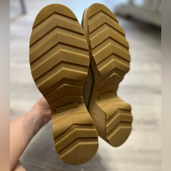 Sorel  Women's Hi-Line Heel Chelsea Boot - Chalk, Ceramic size 9.5 - Picture 4 of 7